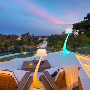 132 cm hög färgbyte LED -hörngolvlampa med dimbar fjärrkontroll