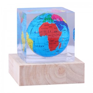 Anpassad hemdekoration fyrkantig polygonal cylindrisk klar plexiglass kristall akryl mini skrivbord globe pappersvikt prydnad