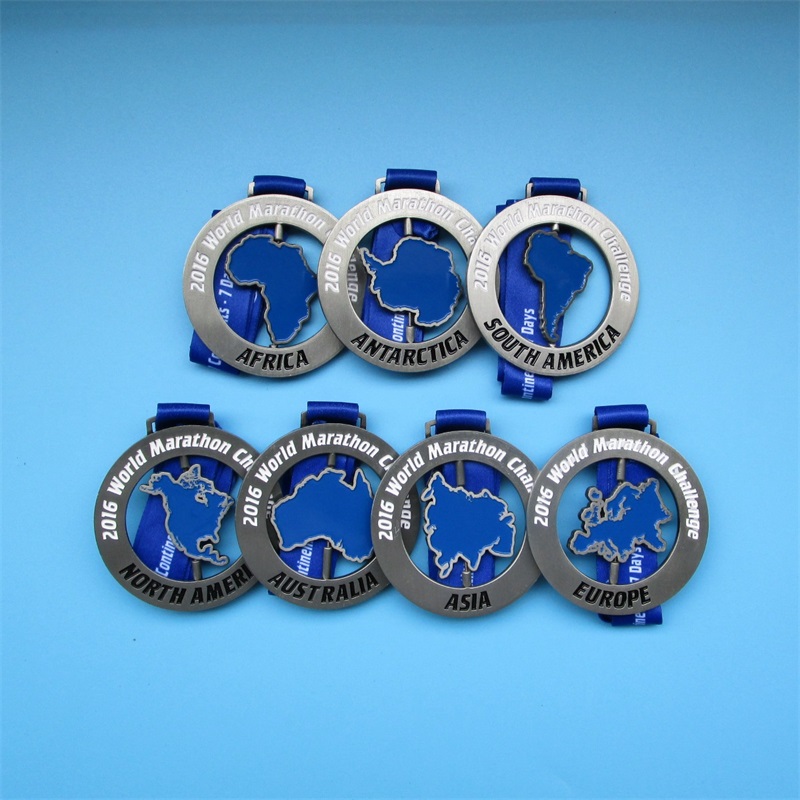 Mjuk emalj Silver Metal Colorful Map Jigsaw World Marathon Combination Medals