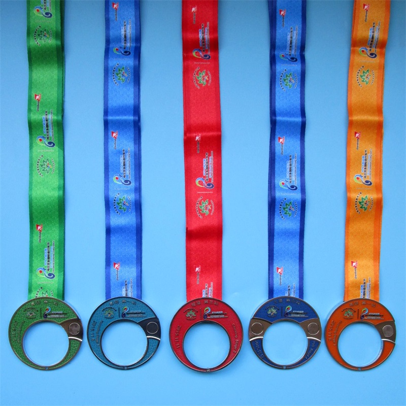 Fem i ett sportevenemang Souvenirkombinationsmedaljer