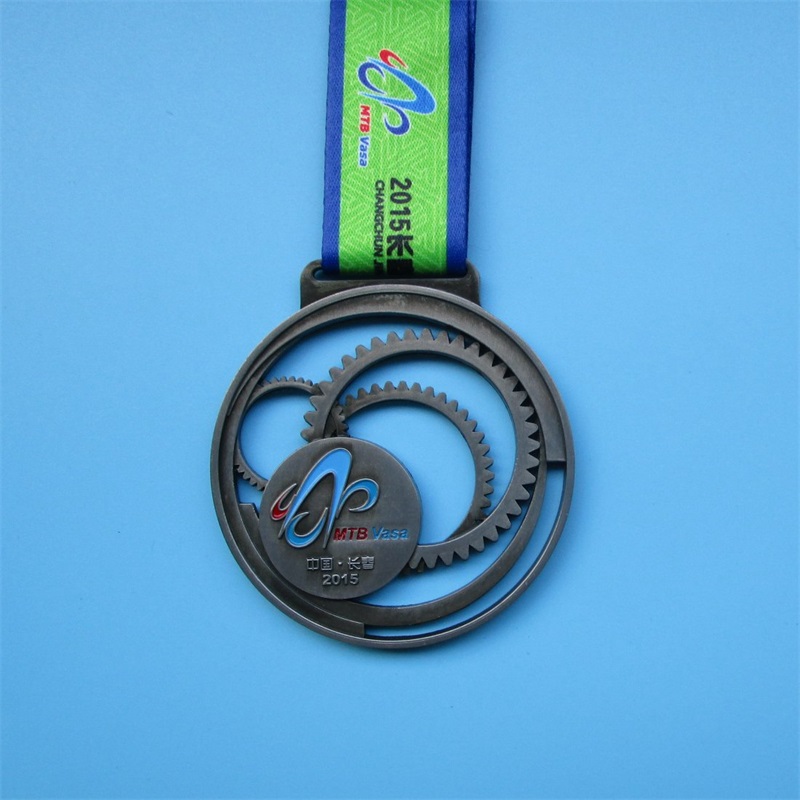 Ihålig design anpassade cykelmedaljer gjutna metallmedaljer