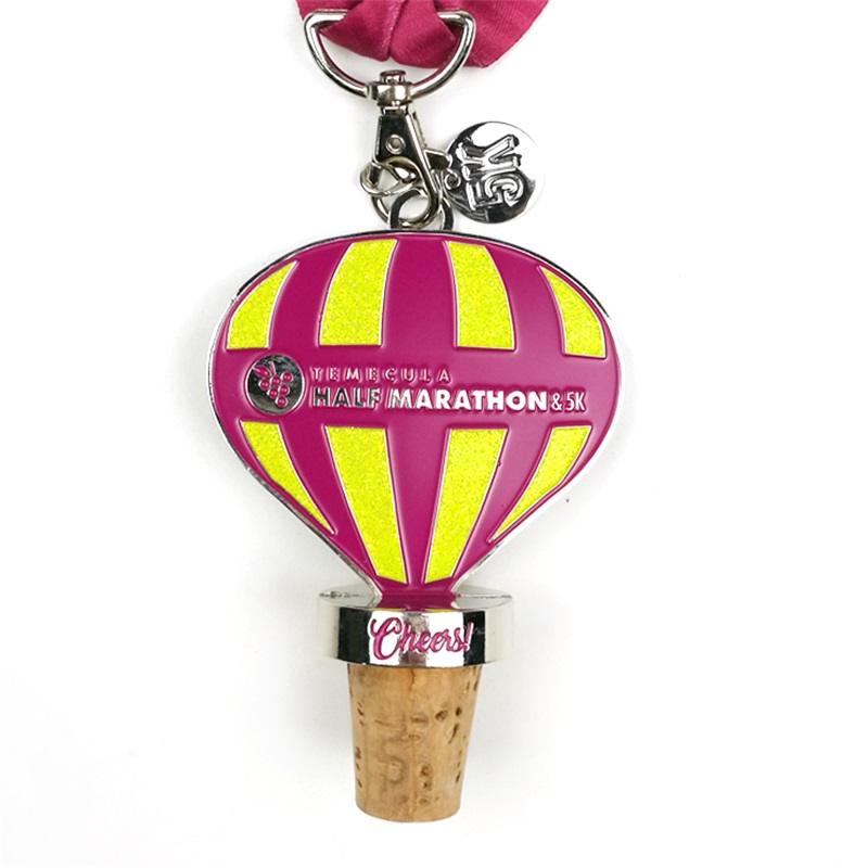 Anpassade halvmaratonmedaljer Vinflaskstoppare Vineyard Medal med charm