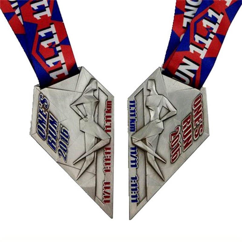 Härlig hjärtdesign Die Cast Medal Color 3D Emamel Medals Custom Printed Medal Stickers