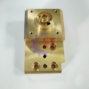 X187B621H01 X182A995H02 M701C Se M604 LÄGRE GUIDE DIES BLOCK MED 2-D6,0 mm hål&2-M4 TAP FÖR COVER M604 (J) L=104/96,6M W=60/54MM H=47/15MM