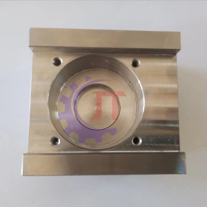 X187B621H01 X182A995H02 M701C Se M604 LÄGRE GUIDE DIES BLOCK MED 2-D6,0 mm hål&2-M4 TAP FÖR COVER M604 (J) L=104/96,6M W=60/54MM H=47/15MM