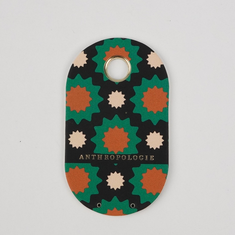 Anpassad modedesign Logo Varumärke Högkvalitativt anpassat pappershängtaggar med strängrep för klädmiljövänlig