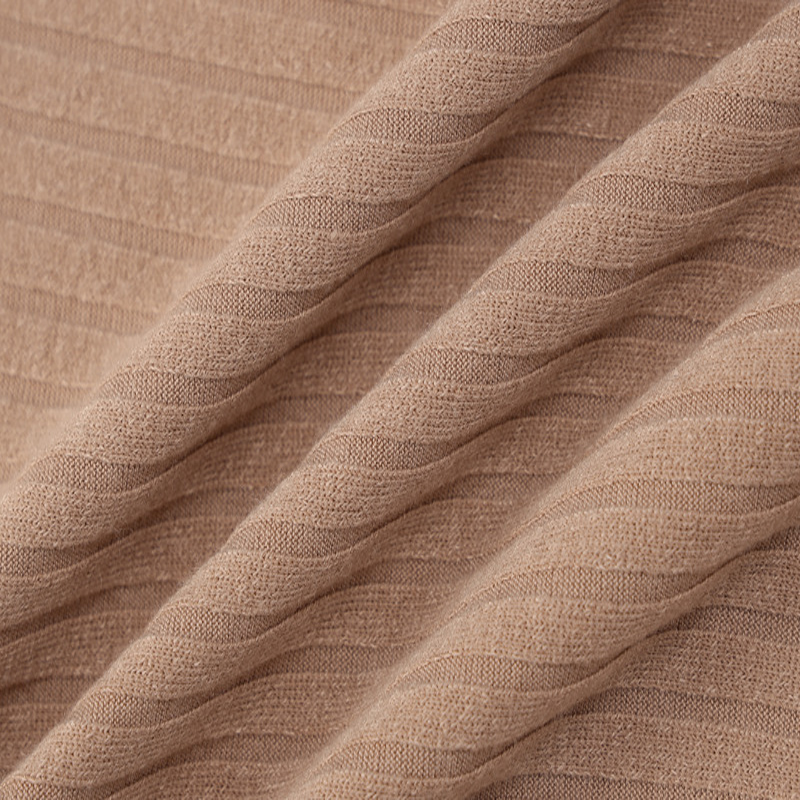 Anpassad fjäder av axel lång polyester tröja kvinnors kläd mode fasta färg stickad diagonal slits sexig klänning