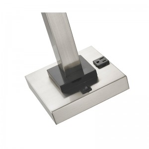 Enkelbordsbordslampa vid gästrummet