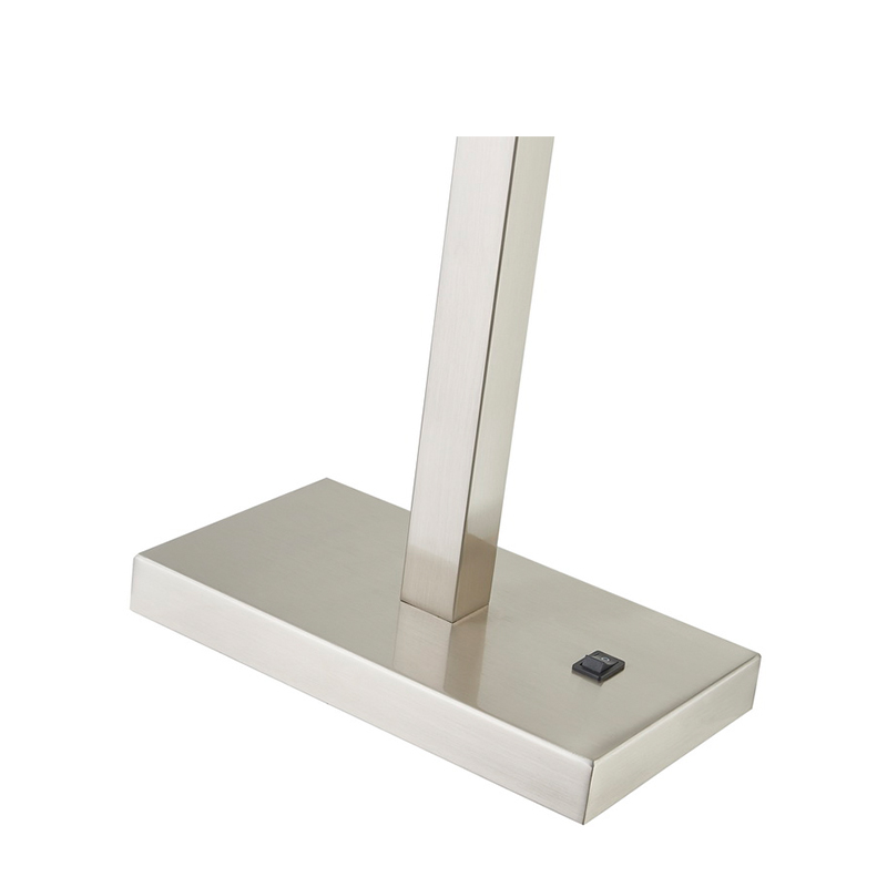 Gästfrihetssvit skrivbordslampa vid gästrummet