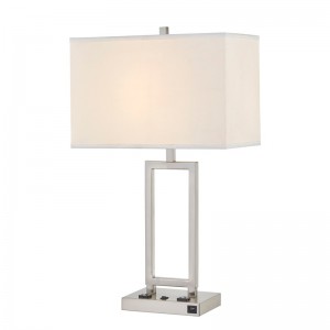 Gatsby Desk Lamp med borstadnickelfinish, två uttag, en på/off -vippbrytare och en USB -port