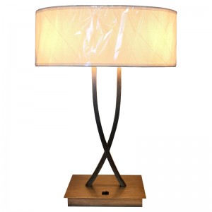 Två lätt antik Silver Finish -skrivbordslampa med en på/off rocker switch på gästrummet