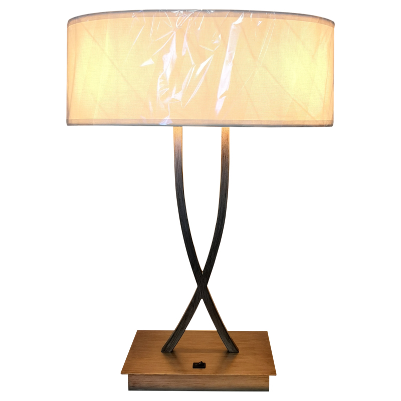 Två lätt antik Silver Finish -skrivbordslampa med en på/off rocker switch på gästrummet