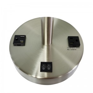 Enkel stil borstadnickelfinishnattduksbordslampa med en tvilling på/off rocker switch och två bekvämt utlopp på gästrummet