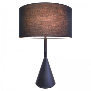 Black Finish Desk Lamp med en dragkedjesbrytare vid gästrummet