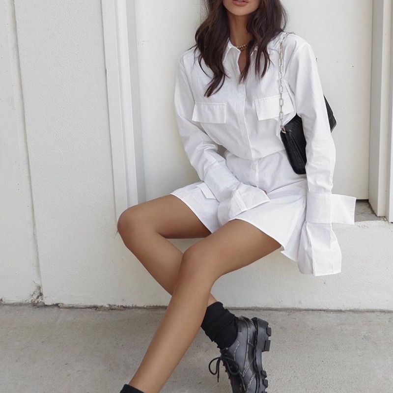 Fransk vit klänning med midja och manschetter och långa flikar för kvinnor 2023 Ny design midja och solid färg långärmad kjol