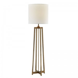 Hyatt Hotel Soffa bredvid golvlampa med antik guldfinish på gästrummet