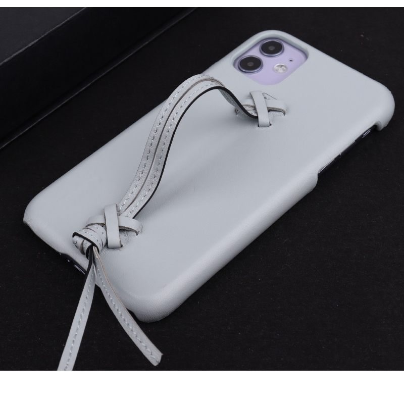 Dennya Apple iPhone 15 -minimalistiska fastfärgs äkta lädertelefonfodral har ett fullt läderrem som bär fodral och ett 360 -graders full wrap anti -fall och kollisionstelefonfodral