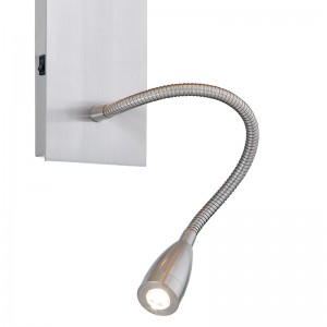 Hospitality Hotel Wall Sconce med borstadnickelfinish och rektangulär tygskugga på Hotel Typiskt rum