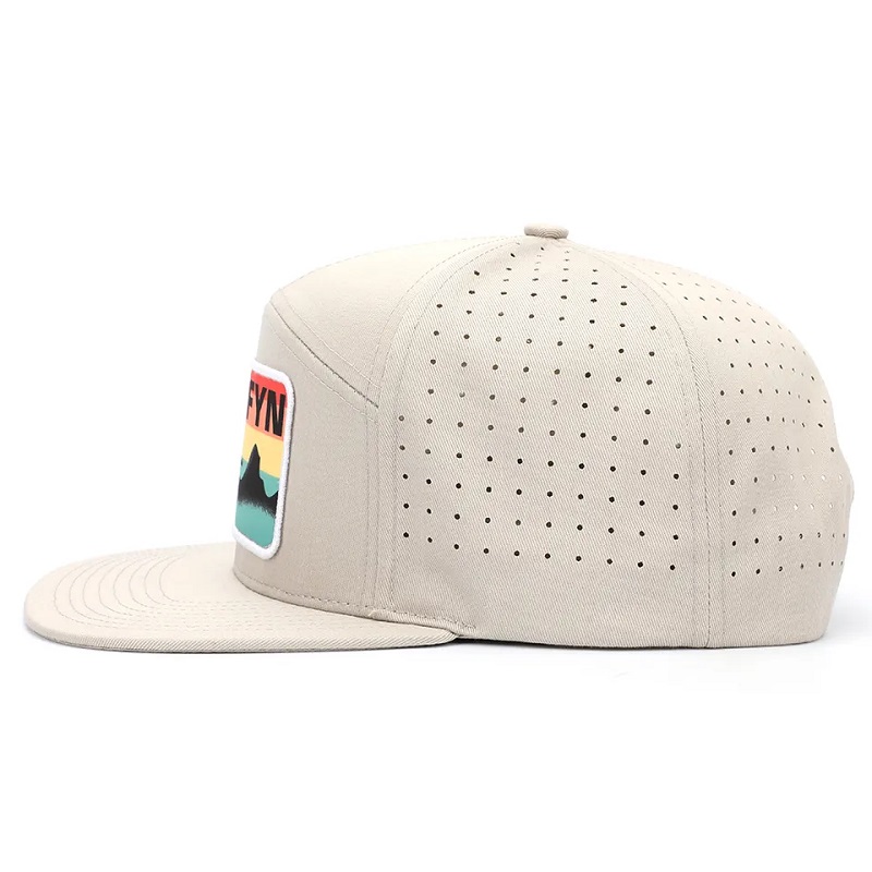 Partihandel Anpassad högkvalitativ 7 -panel Flat Brim Printed Patch Logo Luxury Snapback Caps, Laser Cut Hole Perforated Mens Hat