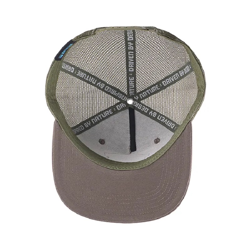 Mode populärt platt grim mesh hatt grå broderi patch 5 panel plast snapback trucker cap och hatt