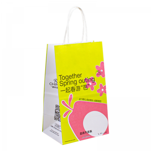 Partihandel Kraft Paper Bag Black Gift Shopping Paper Bag med logotyp för kläder Anpassad förpackningsväska