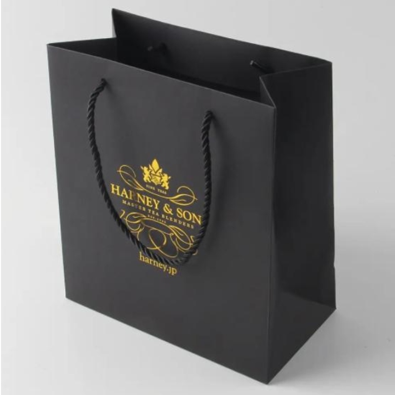 Luxury Black Packaging Paper Bags Printed Custom Logo Clothing Shopping Gift Jewel Wine Paper Väska