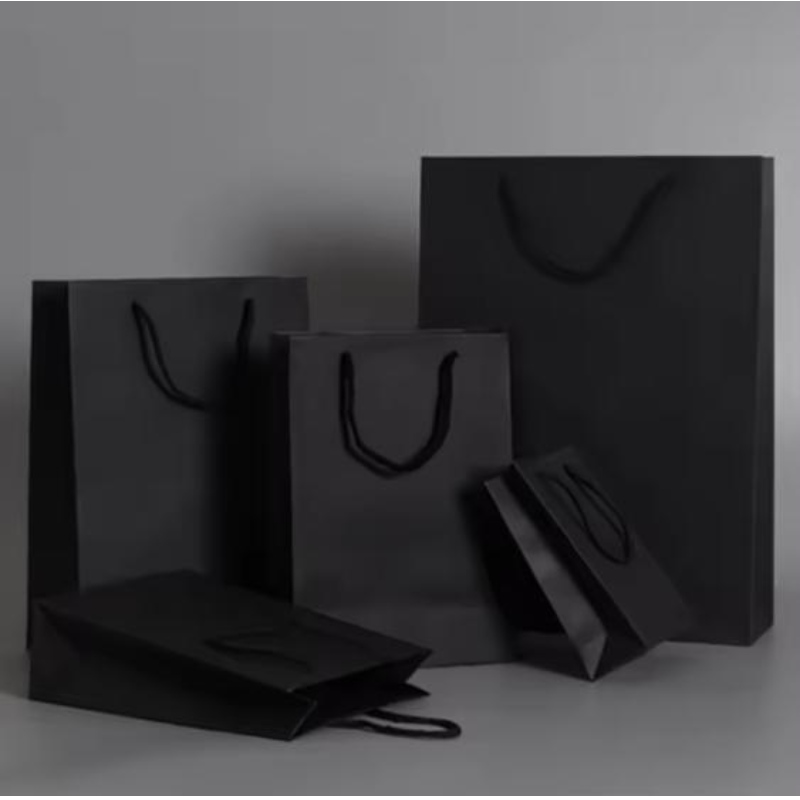 Luxury Black Packaging Paper Bags Printed Custom Logo Clothing Shopping Gift Jewel Wine Paper Väska