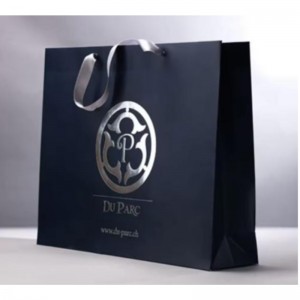 Anpassad märkeslogotyp Luxury Black Paper Apparel Packaging Present Pappa Papperspåse