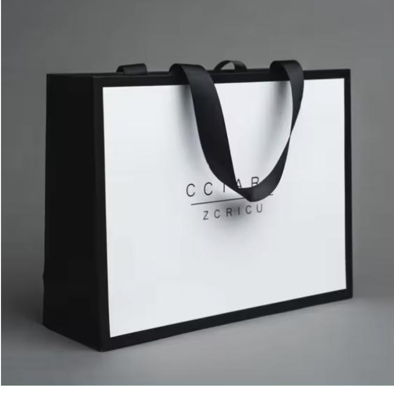 Anpassade lyxkläder detaljhandelsförpackningsväska vit presentpåse bolsas de papel shopping förpackning papperspåsar med handtag för kläder