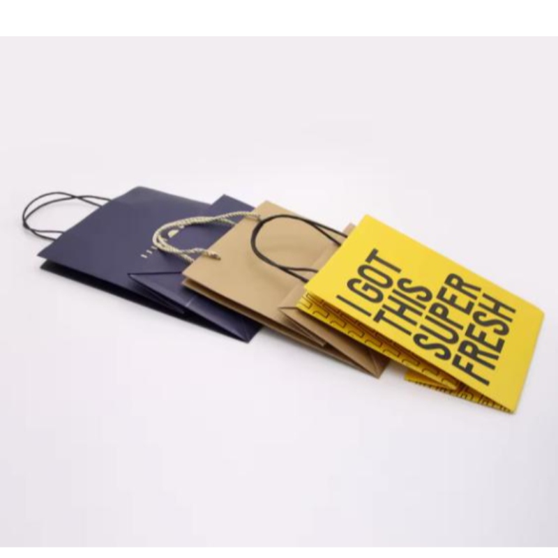 Anpassad tryckt logotyp Kraft Paper Packaging Bag Gift Hantverk Shopping Biologisktnedbrytbar papperspåse med handtag