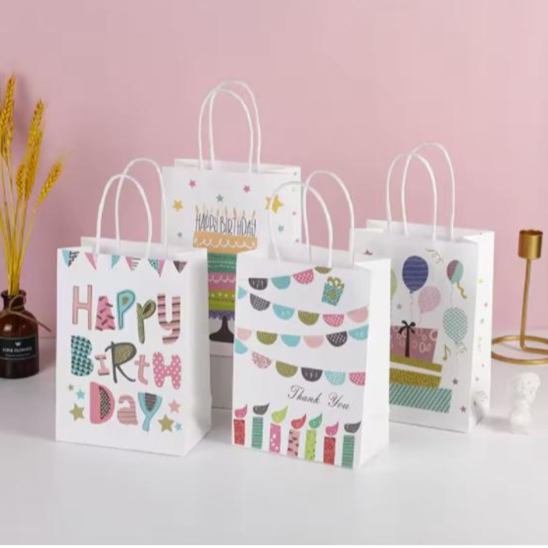Ny födelsedag Kraft Handbag Creative Cartoon Shopping Paper Bag Presentpåse Packaging