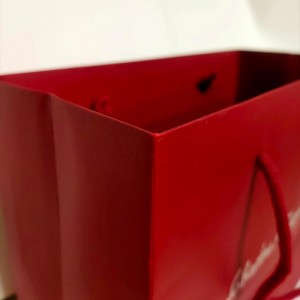 Vibrerande röd lyxig kraftväska