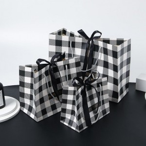 Chic Rutig Kraft Presentpåse