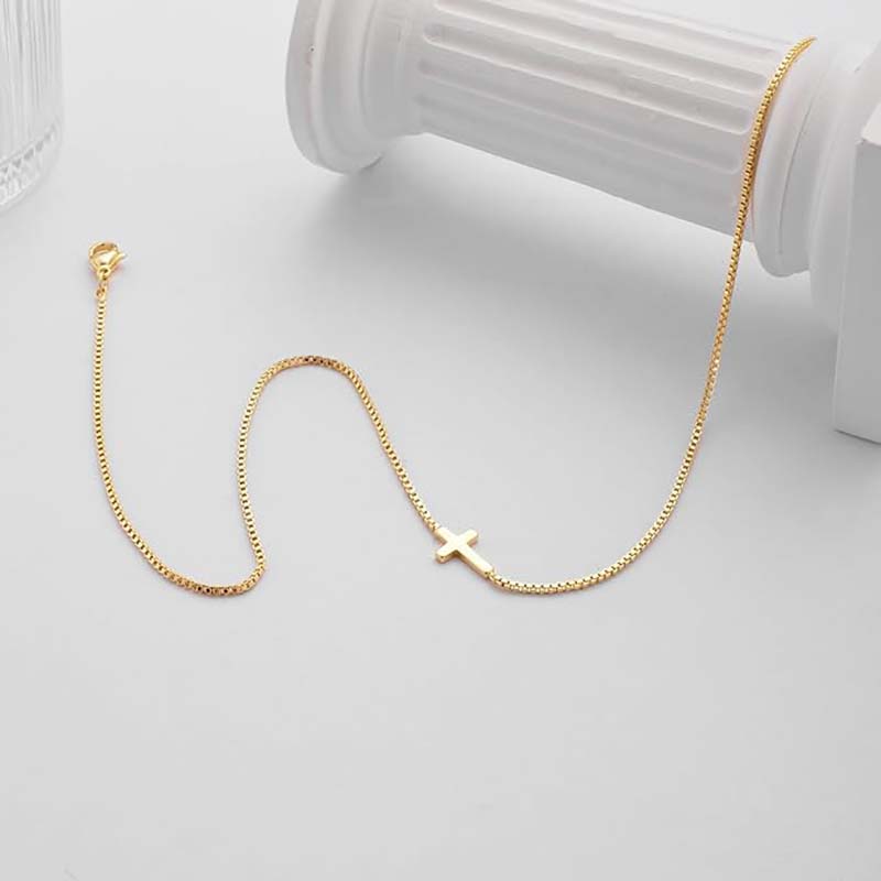 Korshalsband för kvinnor 14K äkta guld Silverpläterad läcker Litet korshänge Choker Enkelt Trendigt Söt Kors Charmkedja Halsband Trosmycken Religiös Minimalistisk gåva