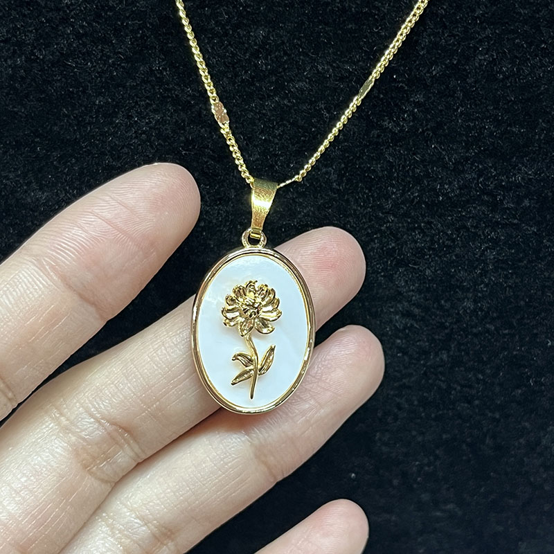 Guld-Pläterad blommig hänghalsband med mamma-av-Pearl Inlay för tidlös elegans och vardaglig lyx