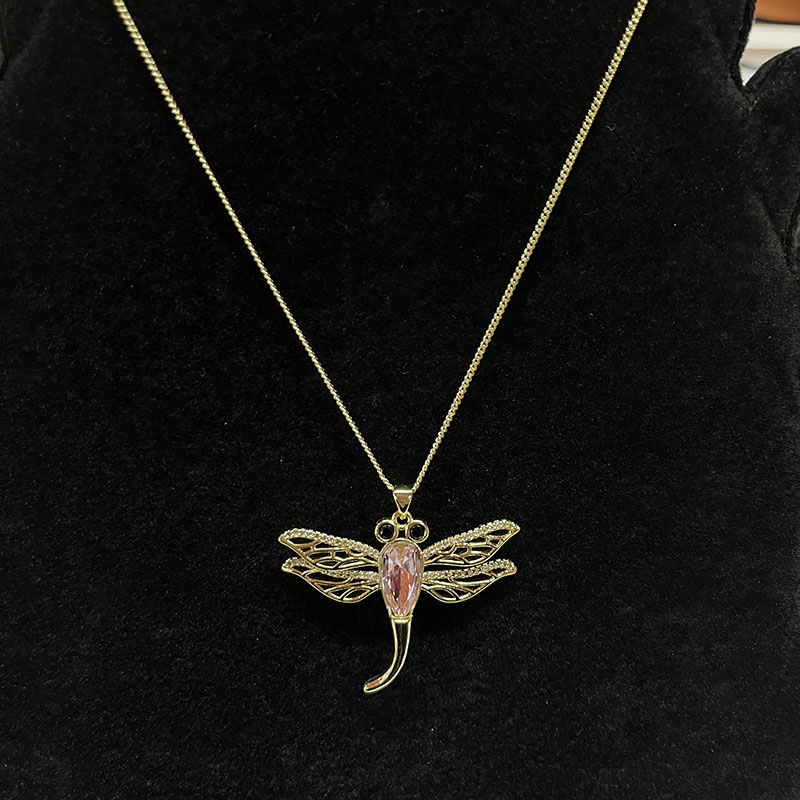 Elegant Dragonfly Pendant -halsband med rosa kristall- och strass accenter, guld-Pläterad med intrikata filigree vingar