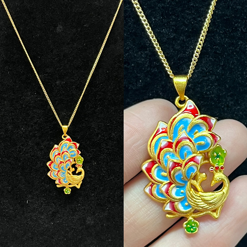 Luxury Cloisonné Peacock Pendant Halsband med guldplätering och handgjorda emaljkonst