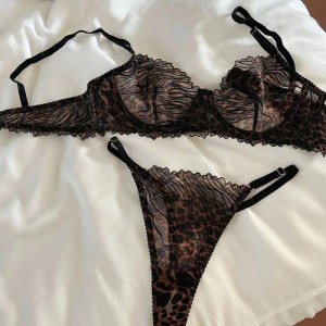 Sexiga underkläder för intim överklagande. Ultra - Tunn behåuppsättning med leopardtryck, broderier och spetsar. BH för stora bröst som minimerar utseendet och förhindrar att Sagging WLV345 Price:$119.99