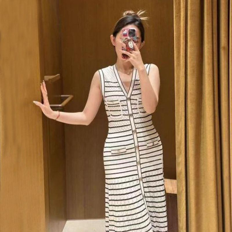 V-Neck ärmlös lång stickad randig klänning