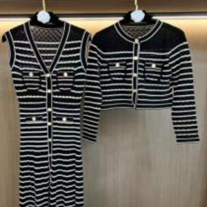 V-Neck ärmlös lång stickad randig klänning