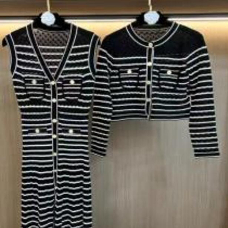 V-Neck ärmlös lång stickad randig klänning