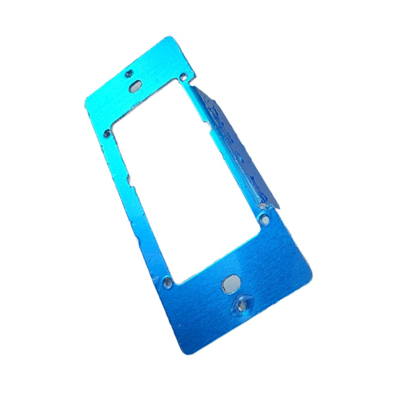 Metallfäste för elektroniska enheter