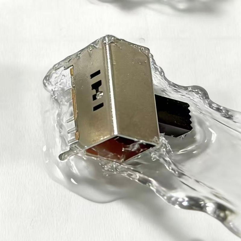 IP67 vs IP68: Vad\\Är den verkliga skillnaden i vattentäta brytarskyddsklassificeringar?